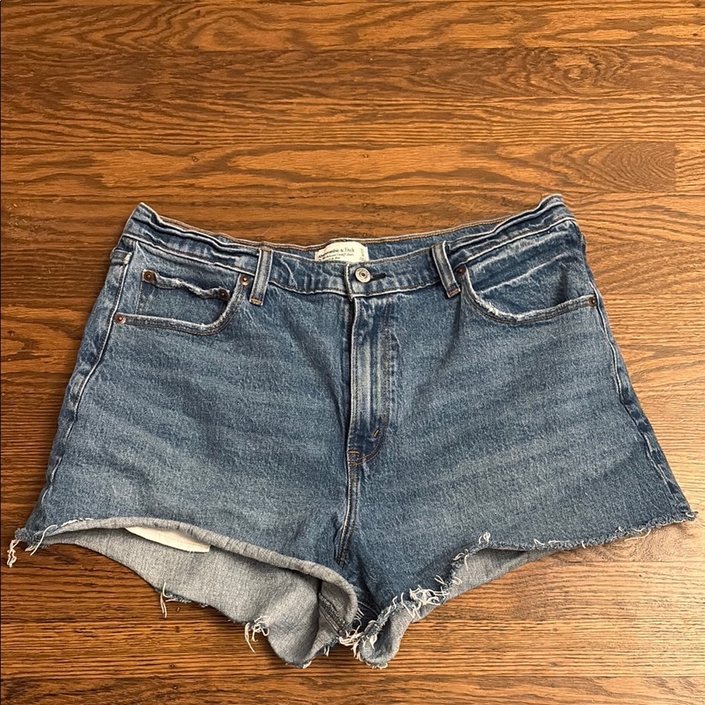 Abercrombie & Fitch The 90s Relaxed Cutoff Shorts High Rise Size 33 / 16